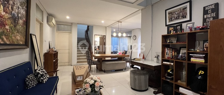 For sale, ready-to-occupy house in Kebayoran Baru area 1