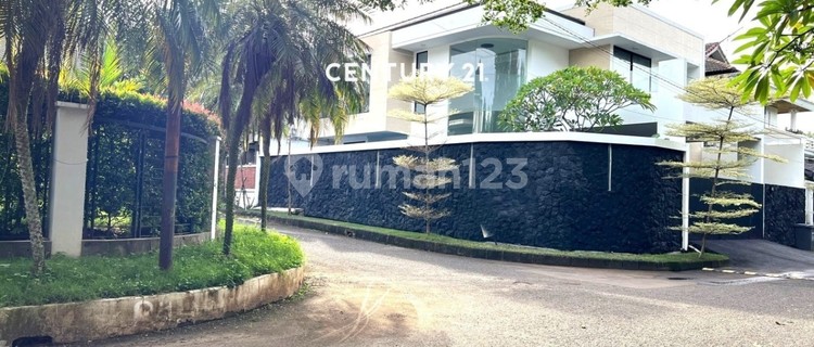 For Sale: Corner House with Swimming Pool in Lebak Bulus 10168 1