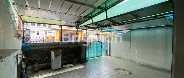 Rumah Anggrek dengan ruangan luas 1