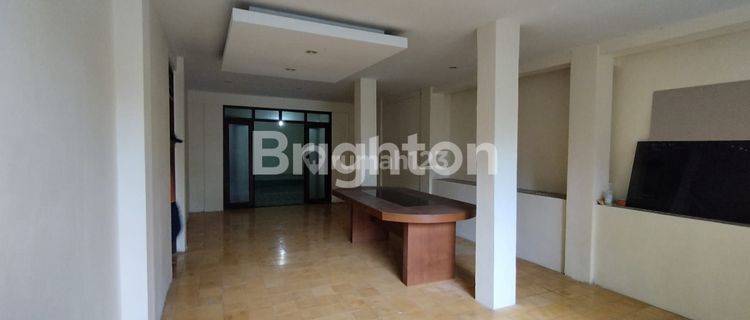 RUMAH CANTIK DI JALAN PALAGAN DEKAT MONJALI 1