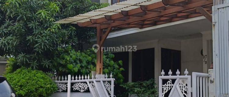 Dijual Rumah Lokasi Intercon, Taman Kebon Jeruk 1