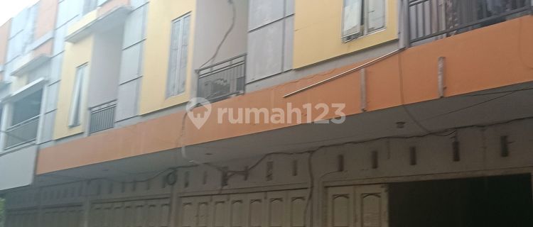 Affordable Shophouse in Business and Trade Area 1