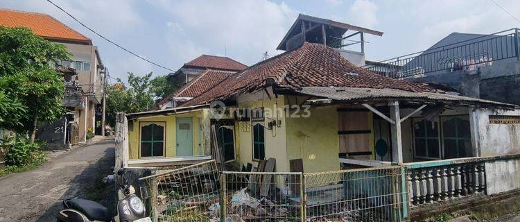 Dijual rumah tua hitung tanah Lokasi Tangkuban Perahu Padangsambian 1