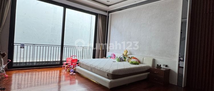 FOR SALE – MODERN MINIMALIST 3-STOREY HOUSE | PERUMAHAN ISTANA FAMILY, KUTA 1