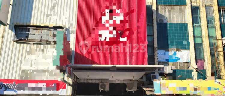 Strategic 3.5-Storey Shop House in Pengayoman 1