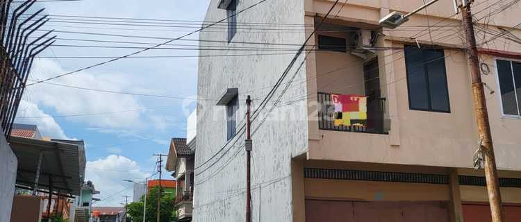 3-Story Furnished Shop House in the City 1