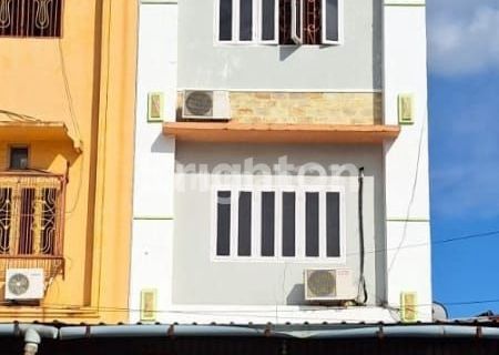 3-Storey Shop House in the city 1