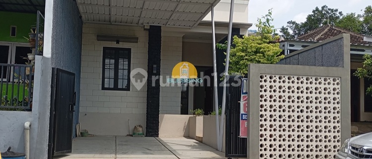 New Building Ready-to-Live House in Gunung Pati, Cool and Lush Atmosphere 1