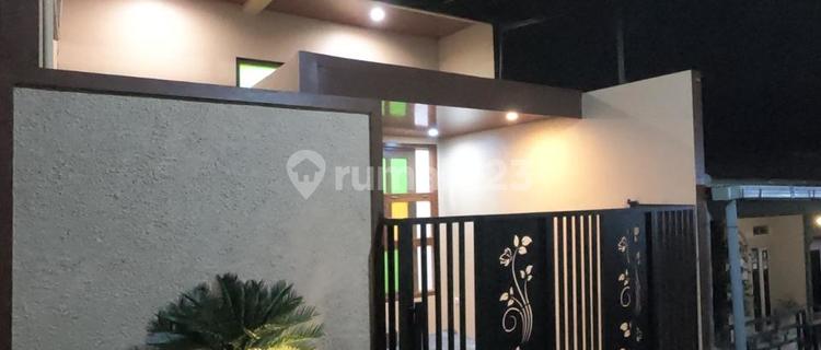 Rumah Bagus Semi Furnished di Rogojembangan Kedungmundu Hadap Utara 1