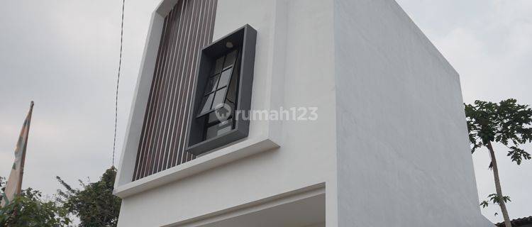 Rumah 2 Lantai Baru Unfurnished HGB di Jl Raya Klampok Singosari, Malang 1