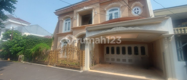 Rumah Mewah Full Furnish di Daerah Kebayoran Baru – Gandaria Utara 1
