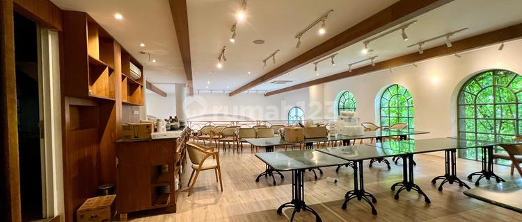 Di Jual Cepat Rumah Di Kebayoran Tiga Lantai Ada Lif Bisa Untuk Usaha  1