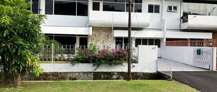 Dijual Villa Jalan Mongonsidi Komplek Villa Polonia 1