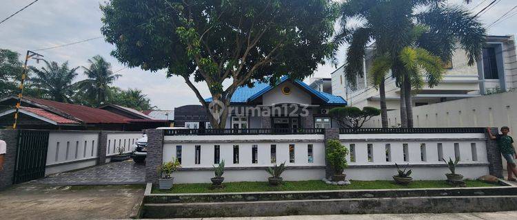 Dijual Villa Cantik di Jl Beringin, Medan 1