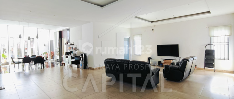 LARGE SHOP HOUSE & AMPLE PARKING, STRATEGIC LOCATION! IN PASIRKALIKI, CENTRAL BANDUNG CITY 1