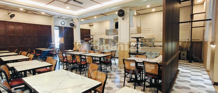 LARGE, NICE, STRATEGIC SHOPHOUSE ON PASIRKALIKI MAIN ROAD 1