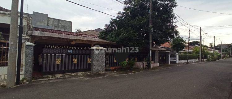 Rumah Luas 400m2 Jalan Lebar 3 Mobil di Tebet Jakarta Selatan 1