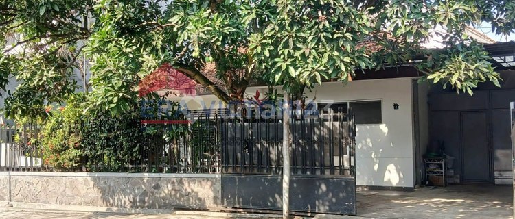 For Rent House In Buah-buahan Sukun. Fully Furnished. One Gate System. Quiet Neighborhood. Close to Mcp, Mog, Unmer, Culinary Spots on Jl. Mundu, Rkz & Soepraon Hospitals, Supermarket. Suitable for Residence or Office. 1