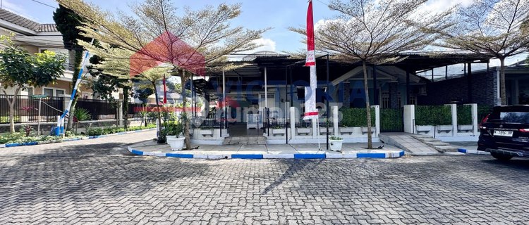 For Sale Hook House in Front Block Araya. Main Road Location, 2-Story Active Student Boarding Building for Binus Students and Includes a Shop Building Ready to Occupy Near Binus Campus, Persada Hospital, Araya Plaza, Arjosari Terminal, Karanglo Toll Exit. 1