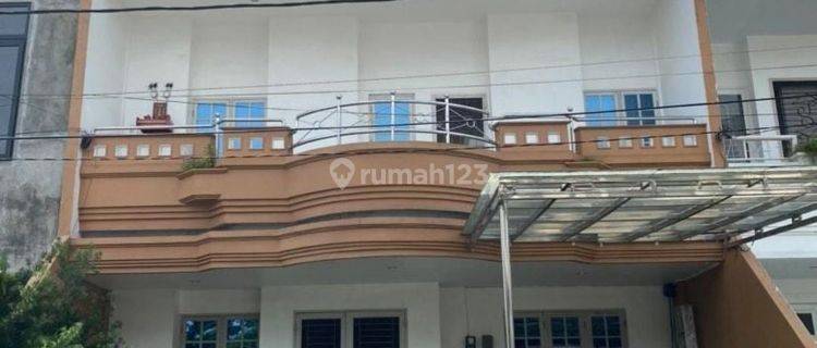 Rumah Villa Mewah Komplek Taman Malibu Indah 1