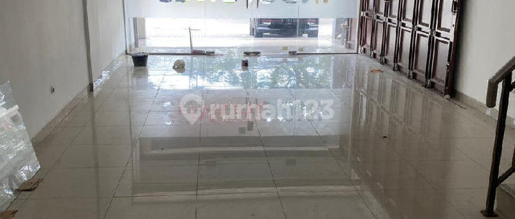 3-Story Shophouse on Main Road MekarWangi Ready to Hunt for Profit 1