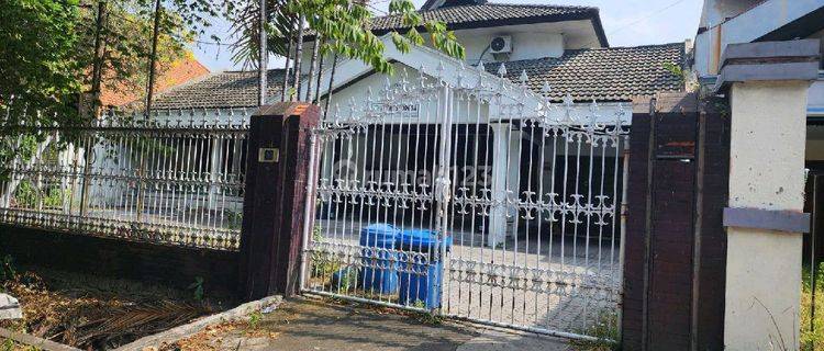 Disewakan Rumah Usaha  – Lokasi Premium di Pusat Kota Surabaya 1
