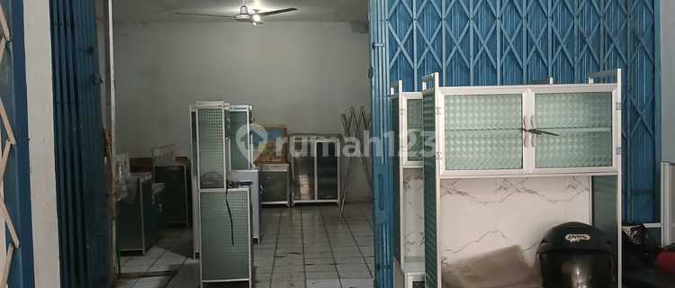 FOR RENT: Very Strategic Shop House on Boulevard Street, Graha Raya for Business 1