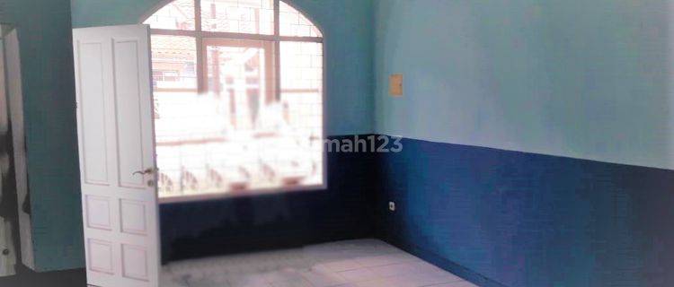 Ruang Usaha Lokasi Strategis dekat Tol di Kebon Jeruk  1