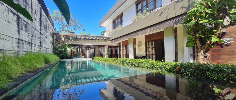 Villa 3 Kamar Tidur Lokasi Strategis Disewakan, di Nusa Dua 1