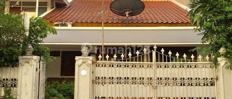 For Sale Old Model House in Kebayoran Baru House 1