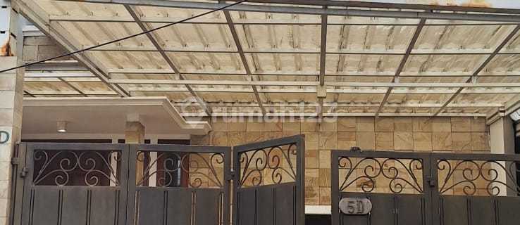 Ready-to-Occupy House in Strategic Location in East Cilandak 1