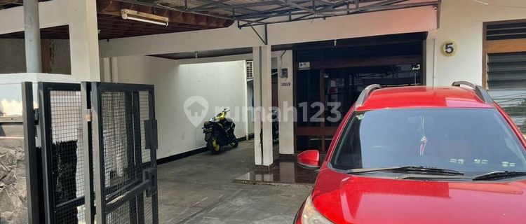 2-Storey House in a Strategic Location in Kebayoran Baru 1