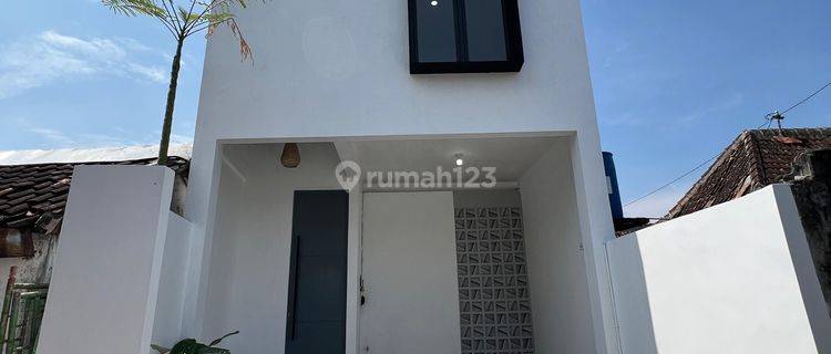 Rumah Minimalis Modern Jalan Solo 1