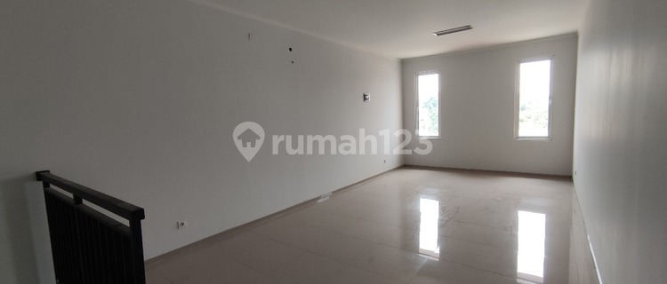 Shop House in Modern Market Complex, Safe, Spacious Parking, 24-Hour Security S248 1