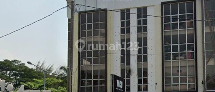 For Rent: Attached Shophouse in a Strategic Location Near the West Karawang Bizpark Main Road. 1