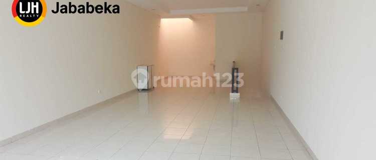 For Rent 2-Storey Strategic Shop House at Celebration Boulevard Grand Wisata 1