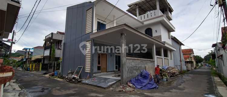 10BR Strategically Renovated Boarding House in Batan Indah Housing, BSD 1