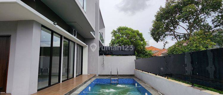 Dijual Rumah Mewah Pool di Pasteur Sukadamai 1