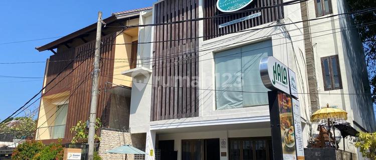 3-Storey Shophouse Building Profitable Investment in Umalas, Directly Comes with Warranty for Sale and Lease. Umalas - Badung 1