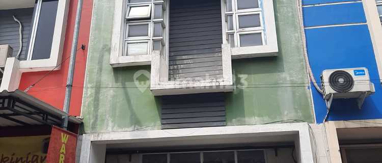 For Sale: A highly promising and strategically located shop-house, ideal for business investment in Bukit Cimanggu City, BOGOR. Land area 72, SHGB certificate, price 1.25 billion negotiable. Opposite Icon Bogor Hotel. 1