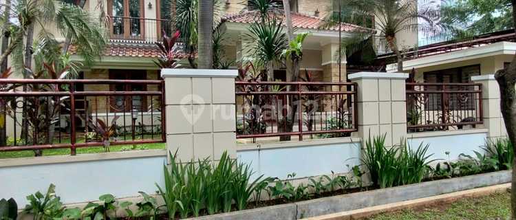 Rumah Terawat Design Classic Minim Renovasi Row Jalan Lebar dan Lokasi Bagus At Jl Wijaya 1