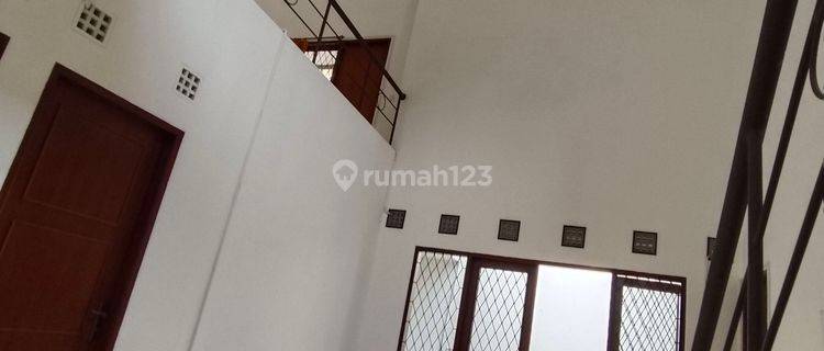 Nf Disewakan Rumah 2 Lt Siap Huni Setraduta  1