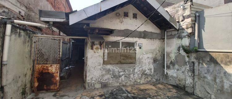 Rumah Tua Dijual Di Hayam Wuruk Hitung Tanah Saja! 1