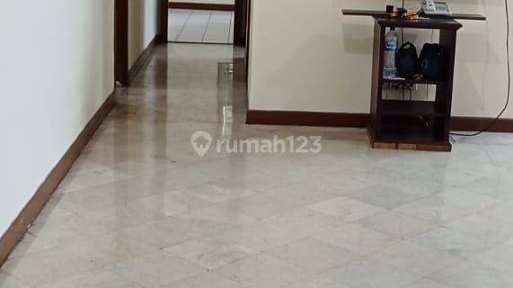 Apartement Wesling Kedoya 3 BR Semi Furnished Bagus 1