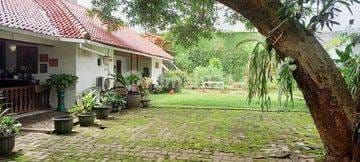 Rumah Asri Area Menteng Tanah Yg Luas 1