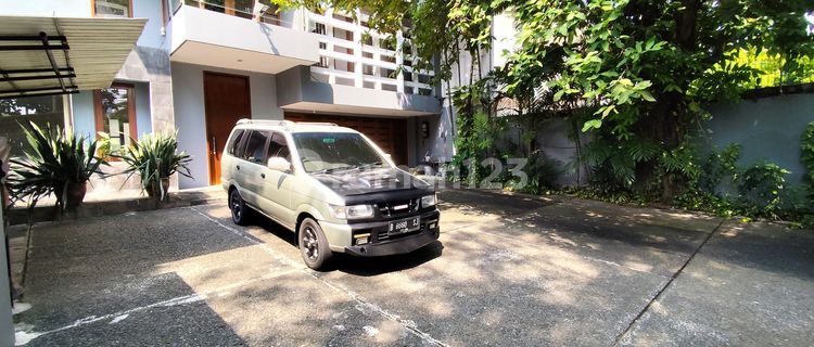 Disewakan Rumah Tenang Siap Huni Di Menteng.  1