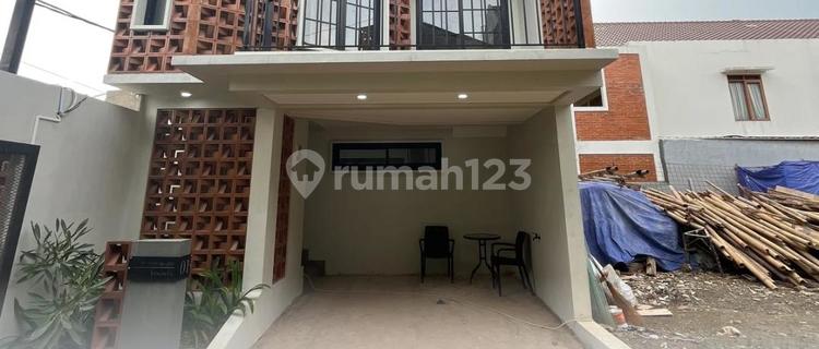 Di ******** 2 Lantai Lokasi.strategis di Jagakarsa 1