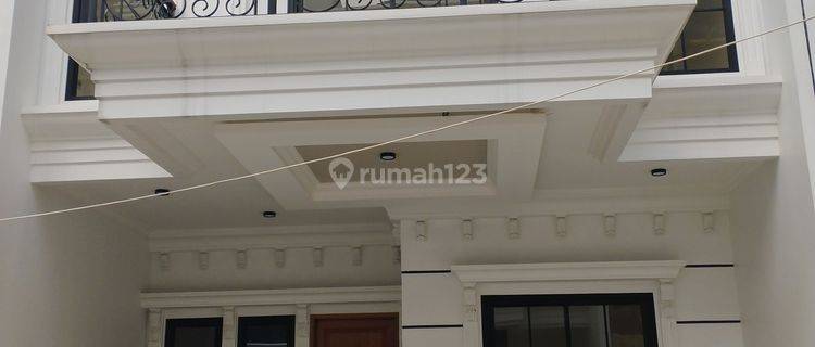 Rumah Mewah Pinggir Jalan Utama Dalam Cluster 3 Lantai 1