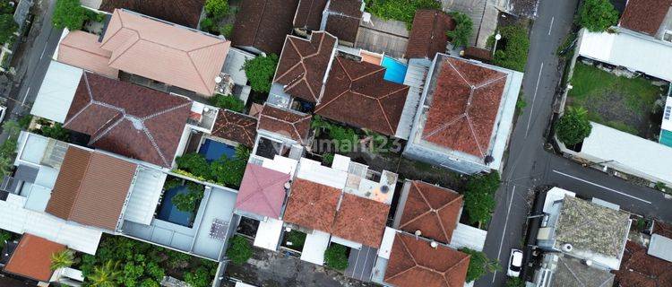 Rumah 2 Bangunan Akses Jalan Besar Di Jalan Tukad Barito 1