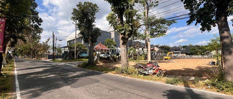 500m Sleman City Hall, Pekarangan Tepi Jln. Griya Taman Asri 1